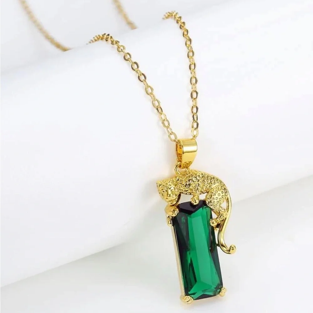 18k Gold plated Emerald Jaguar Necklace - Picture 3 of 3